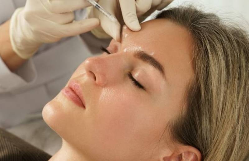 Aplicación de toxina Botuliníca